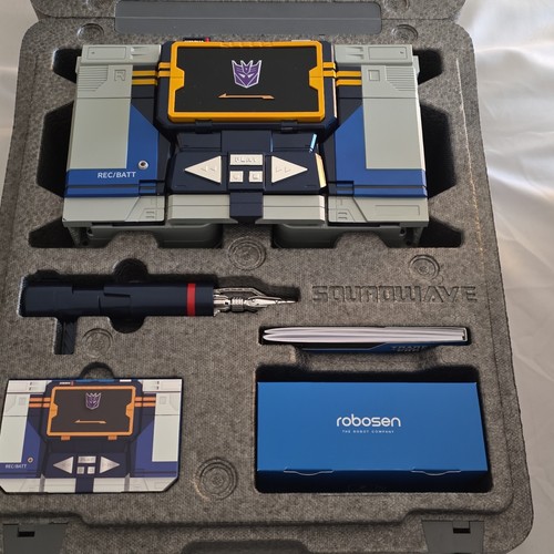 Robosen transformers soundwave - robosen,